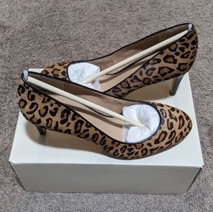 New in box Banana Republic Ivonne calf hair pump, size 7